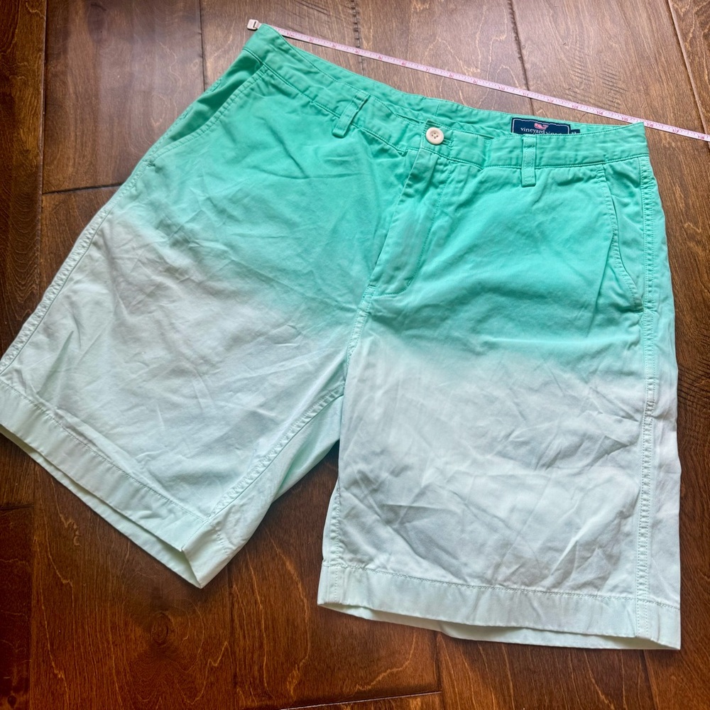 Vineyard Vines pastel men’s onbre shorts size 33 💚